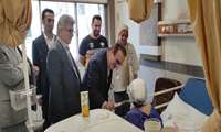 عیادت رئیس‌کل نظام پزشکی کشور از کودک مصدوم حادثه انفجار رشت