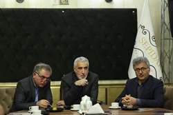 نشست رئیس سازمان غذا و دارو با داروسازان گیلان برای بررسی چالش‌های صنفی