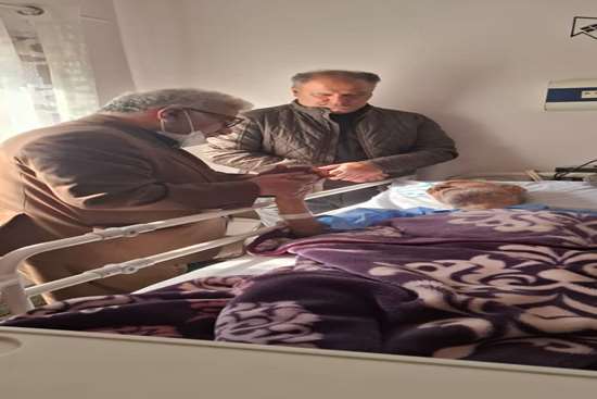 عیادت مدیر سازمان‌ های مردم‌ نهاد و خیرین سلامت دانشگاه علوم پزشکی گیلان از پروفسور محمد صادق پیروز 